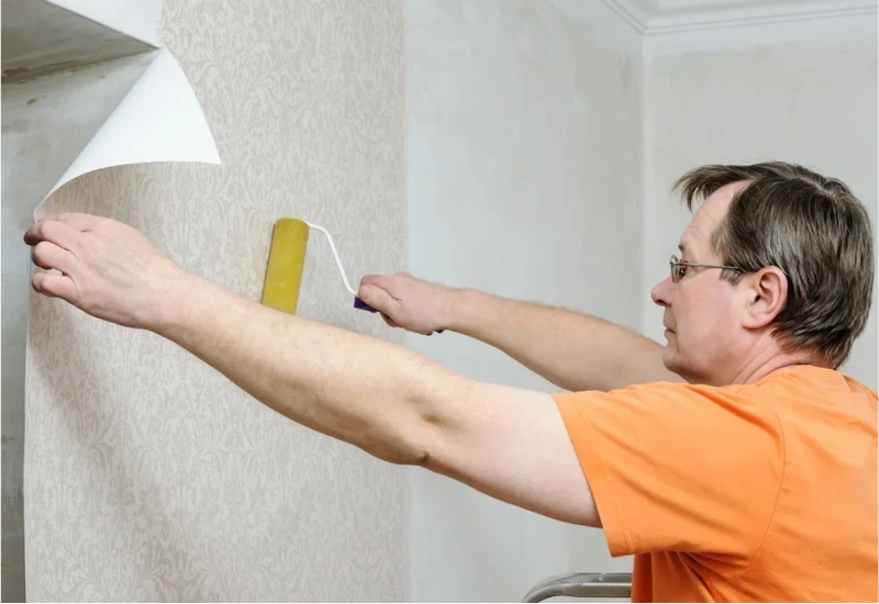 Professional wallpaper removal service in Dubai